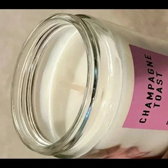 Bath and Body Works Champagne Toast 7 Ounce Candle - Picture 3 of 5